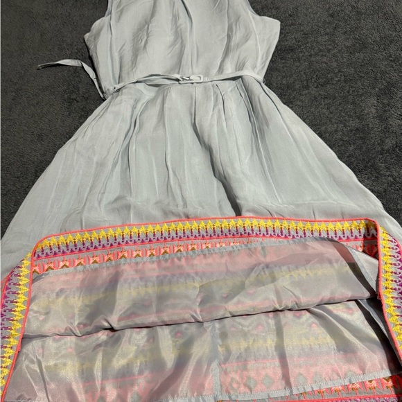 BCBGMaxAzria Light Gray Dress with Vibrant Hem.   🌹🩵 NEW WITHOUT TAG 🩵🌹 - Picture 7 of 9